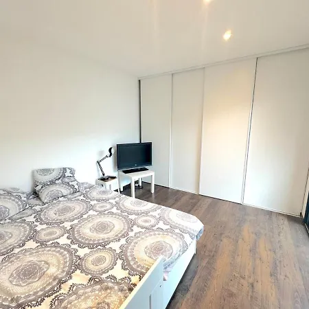 Willa Nouveau - Contemporaire Avec Piscine Chauffee